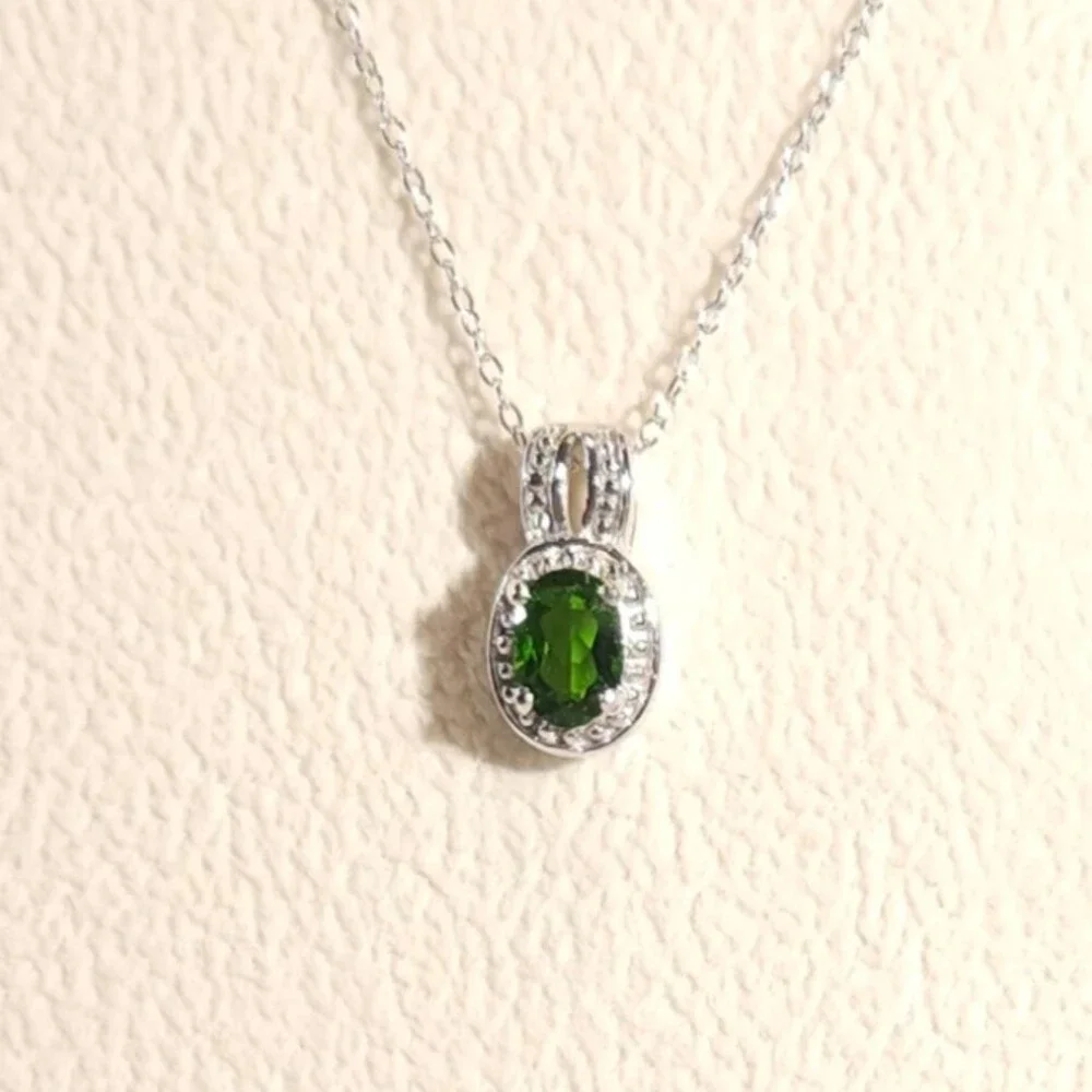 Chrome Diopside 0.8 Carat Pendant Necklace Sterling Silver